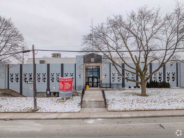 414 Victoria Av N, Hamilton, ON à louer - Photo principale - Image 1 de 3