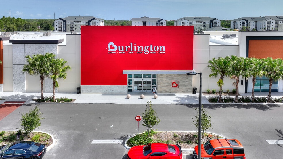 8035 W Irlo Bronson Memorial Hwy, Kissimmee, FL à louer - Photo du bâtiment - Image 3 de 13