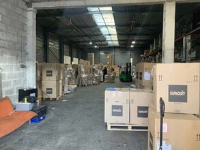 Bureau dans Genas à louer Photo du bâtiment- Image 2 de 2