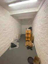 Office/Retail in Paris for lease Interior Photo- Image 2 of 3