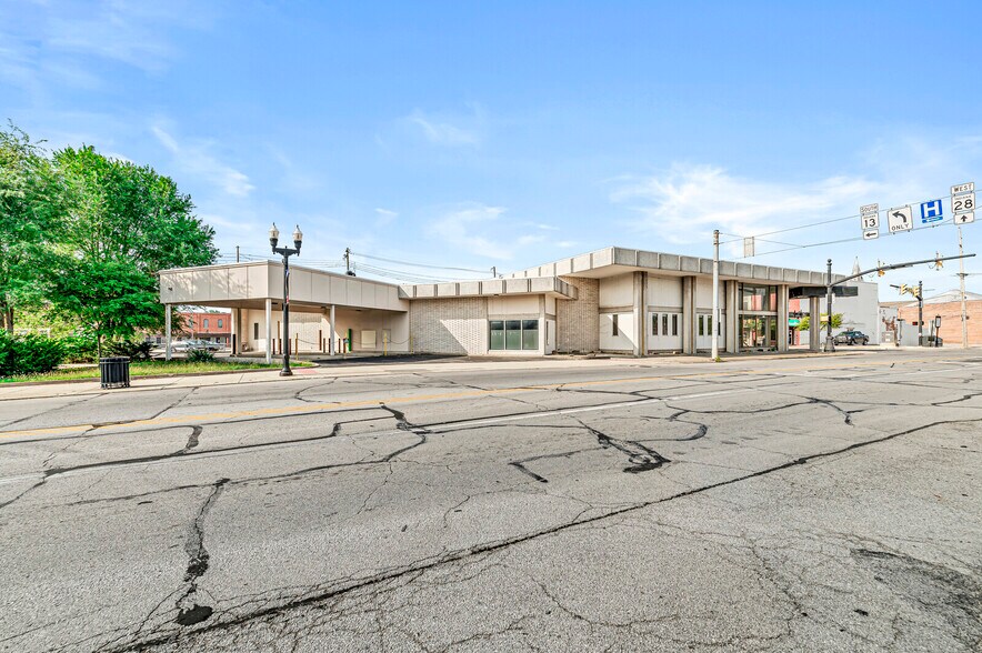 101 S Anderson St, Elwood, IN à vendre - Photo du bâtiment - Image 3 de 32