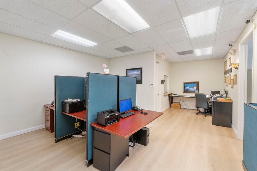 5571 N University Dr, Coral Springs, FL à vendre - Photo intérieure - Image 3 de 13