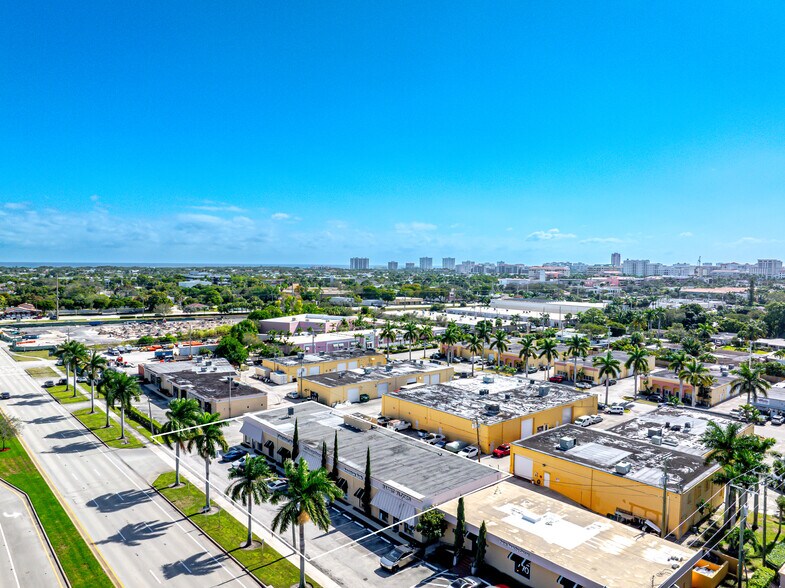 182 Glades Rd, Boca Raton, FL à louer - Photo du bâtiment - Image 3 de 25