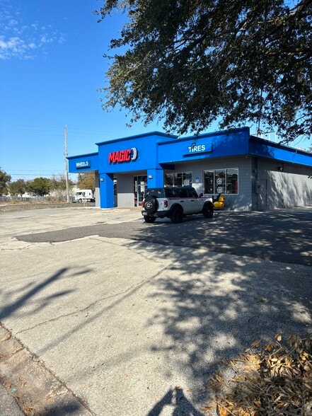 10448 Atlantic Blvd, Jacksonville, FL for sale - Building Photo - Image 2 of 6