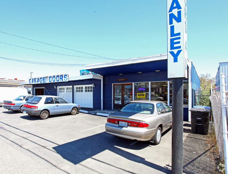 12714 Aurora Ave N, Seattle, WA for lease - Primary Photo - Image 1 of 8