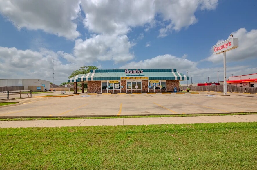 4201 N Navarro St, Victoria, TX for sale - Building Photo - Image 2 of 70