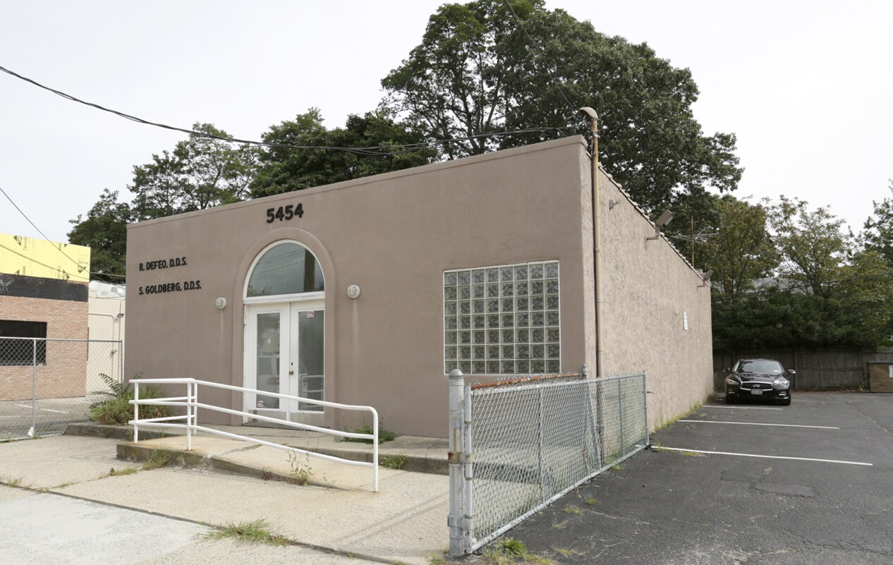 5454 Merrick Rd, Massapequa, NY for sale Building Photo- Image 1 of 1
