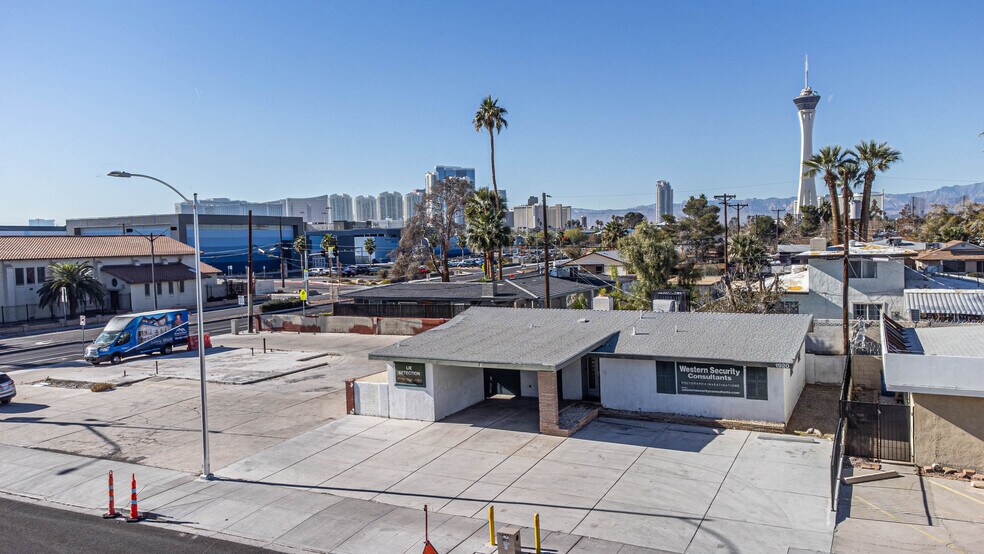 1920 S Maryland Pky, Las Vegas, NV à vendre - Photo du bâtiment - Image 2 de 40