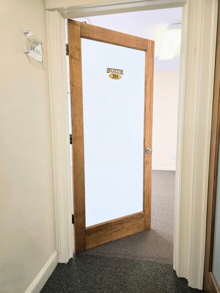 255 Route 17K, Newburgh, NY for lease - Building Photo - Image 3 of 5