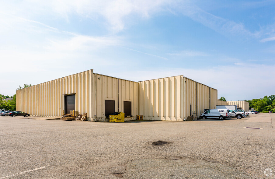 97-107 Fairfield Rd, Fairfield, NJ for lease - Building Photo - Image 3 of 5