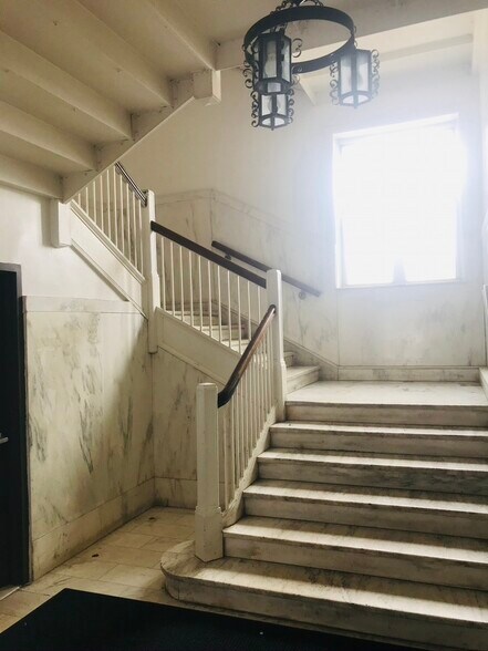 1607 W Howard St, Chicago, IL à louer - Photo du bâtiment - Image 3 de 18