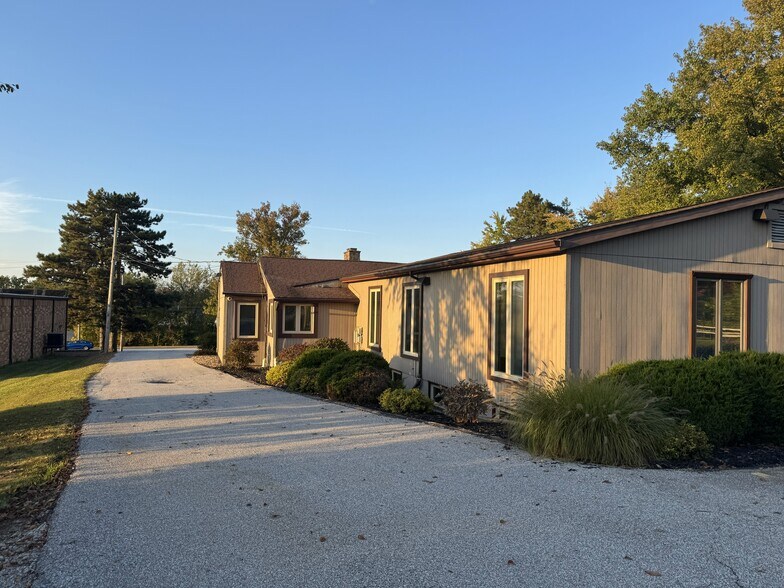 672 E Royalton Rd, Broadview Heights, OH à vendre - Photo du bâtiment - Image 3 de 12
