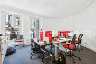 54 Rue De Ponthieu, Paris for lease Interior Photo- Image 2 of 11