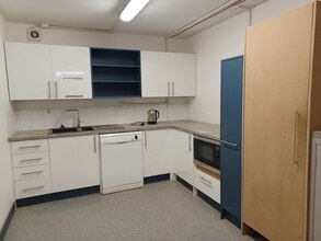 Bone Ln, Newbury for lease Interior Photo- Image 1 of 5