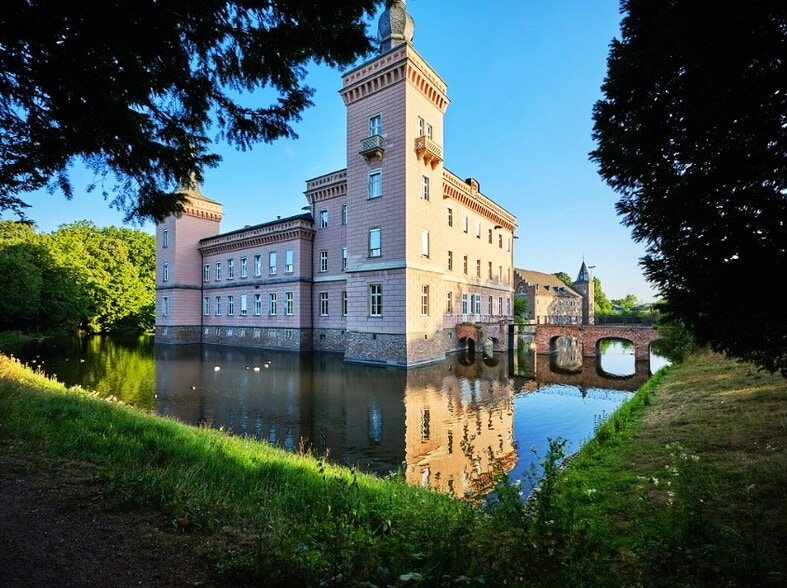 à vendre - Photo du bâtiment - Image 2 de 15