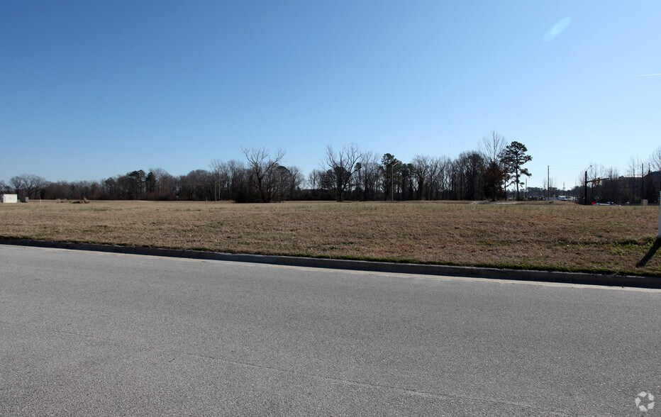 W Arlington Blvd, Greenville, NC à vendre - Photo du bâtiment - Image 3 de 3