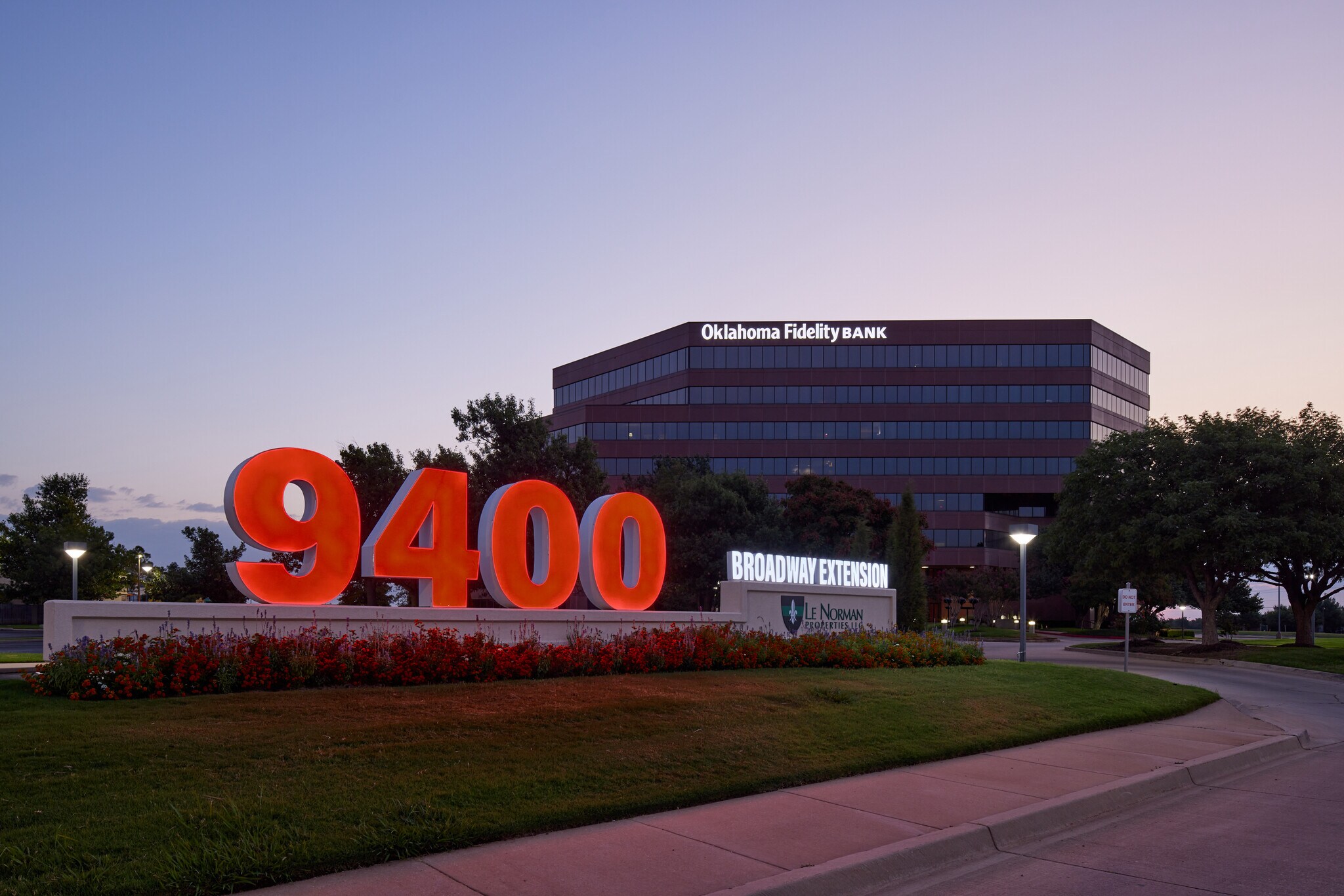 9400 N Broadway Ext, Oklahoma City, OK à louer Photo du bâtiment- Image 1 de 9