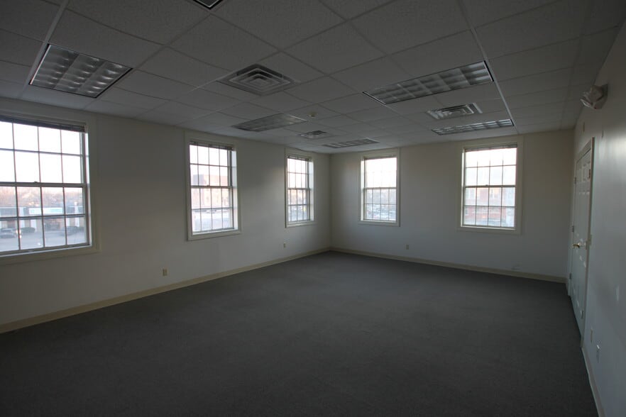 29 Main St, Leominster, MA for lease - Interior Photo - Image 2 of 9