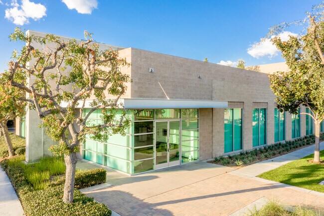 Plus de détails pour 8801 Research Dr, Irvine, CA - Bureau à louer