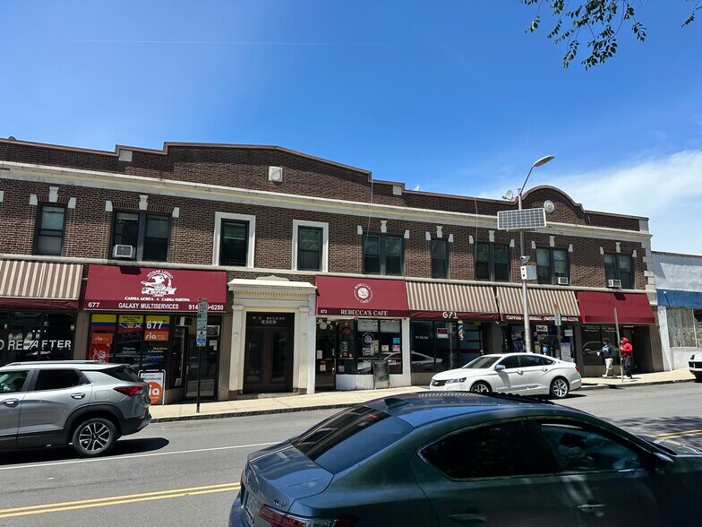 677 Main St, New Rochelle, NY à louer - Photo du bâtiment - Image 1 de 9