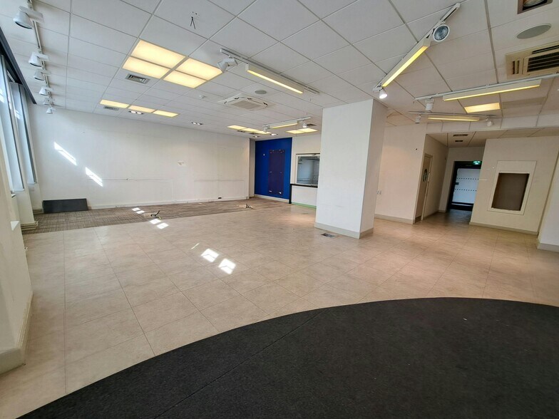 35 High St, Biggleswade à vendre - Photo du bâtiment - Image 3 de 12