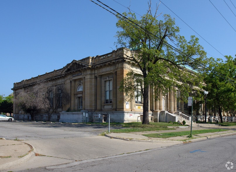 1300 Jefferson Ave, Toledo, OH à louer - Photo principale - Image 1 de 18