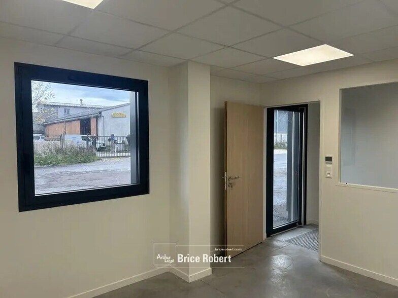 Industrial in Granieu for sale - Interior Photo - Image 2 of 6