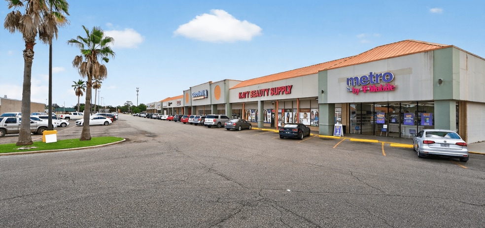 105 Hardy Court Shopping Ctr, Gulfport, MS for sale - Building Photo - Image 3 of 9