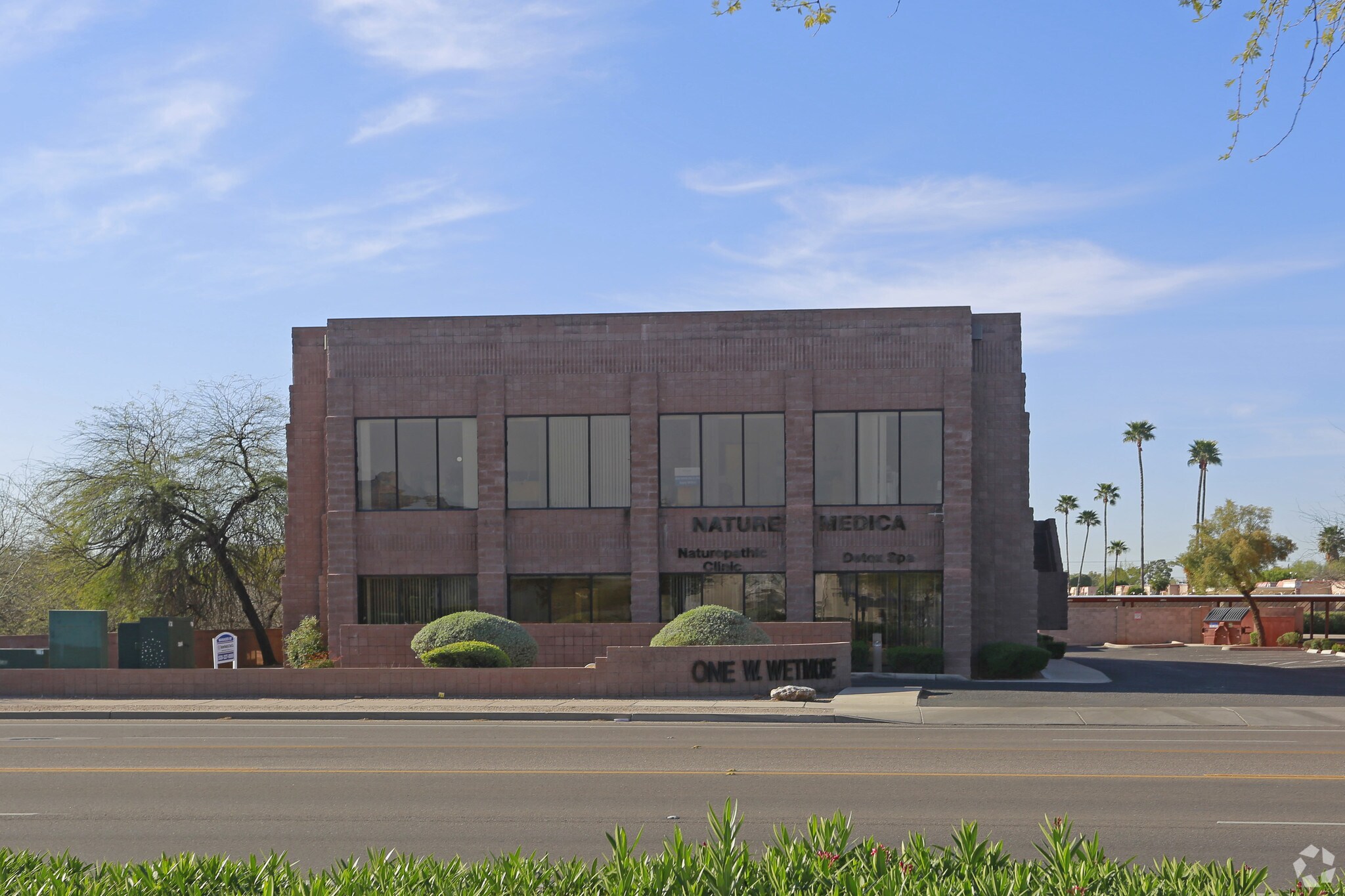 1 W Wetmore Rd, Tucson, AZ à louer Photo principale- Image 1 de 9