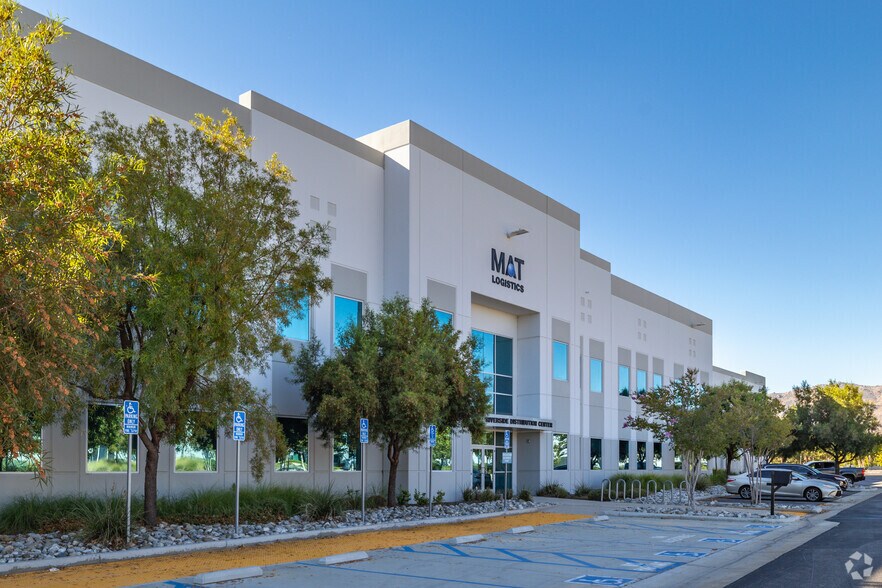 6975 Sycamore Canyon Blvd, Riverside, CA for lease - Building Photo - Image 2 of 5