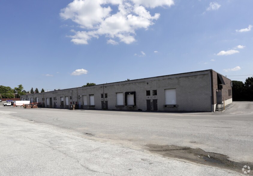 40 Bell Farm Rd, Barrie, ON à louer - Photo du bâtiment - Image 2 de 2