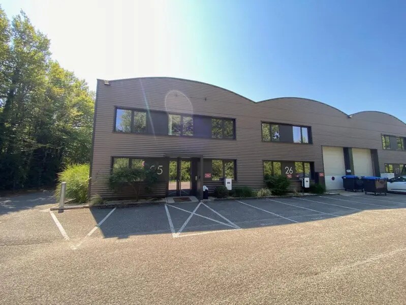Flex in Dardilly for lease Building Photo- Image 1 of 9
