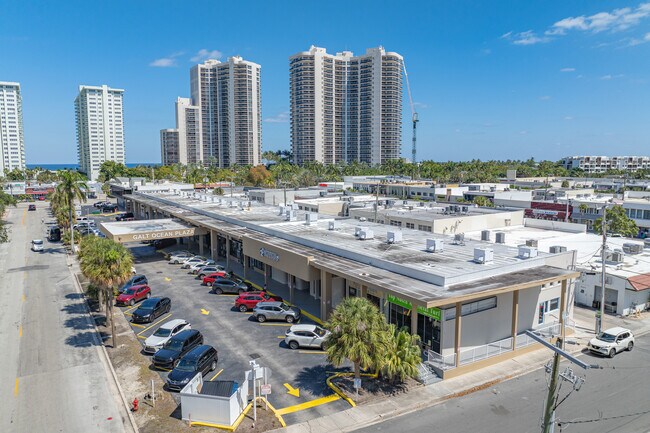 Plus de détails pour 3300-3370 NE 34th St, Fort Lauderdale, FL - Commerce de détail à louer