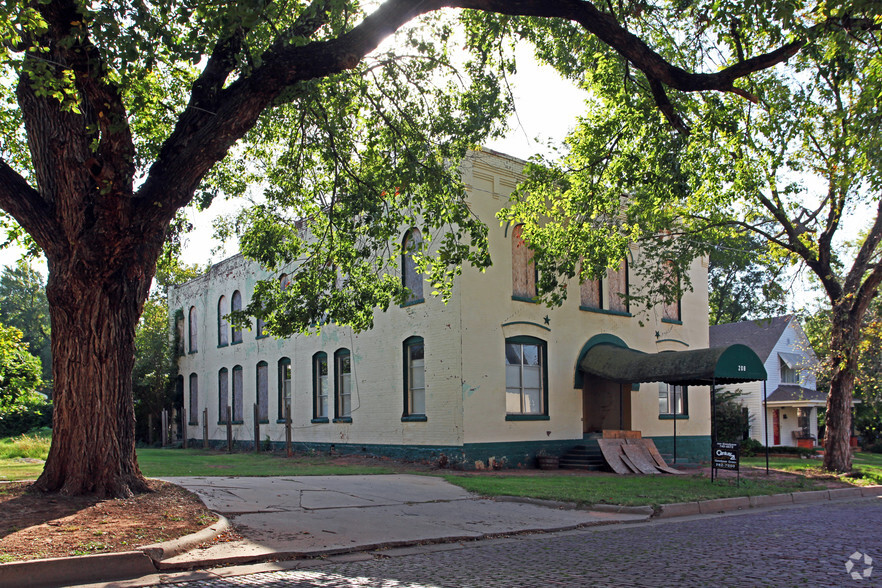 208 S Ash St, Guthrie, OK for sale - Primary Photo - Image 1 of 1