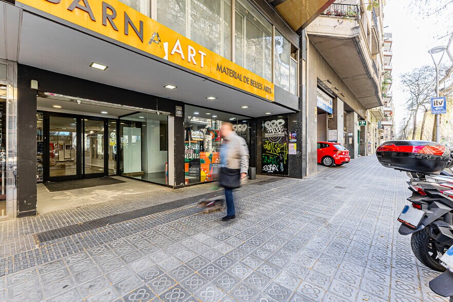 Commerce de détail dans Barcelone, Barcelona à louer - Photo du bâtiment - Image 3 de 9