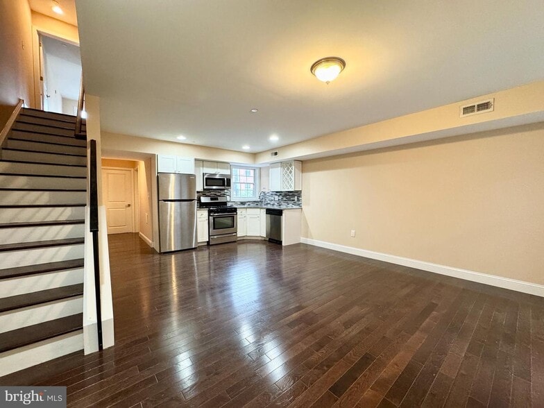 1014 E Moyamensing Ave, Philadelphia, PA for sale - Building Photo - Image 2 of 26