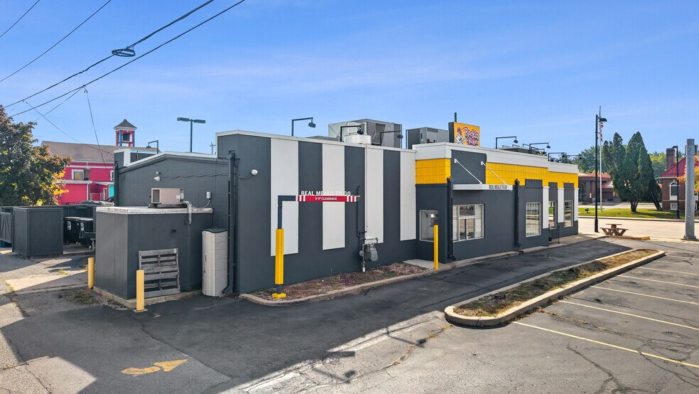 31 S Wisconsin Dells Pky, Lake Delton, WI à vendre - Photo du bâtiment - Image 2 de 49