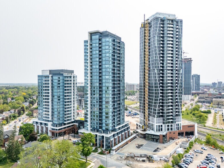 641 King St W, Kitchener, ON à louer - Photo du bâtiment - Image 2 de 12