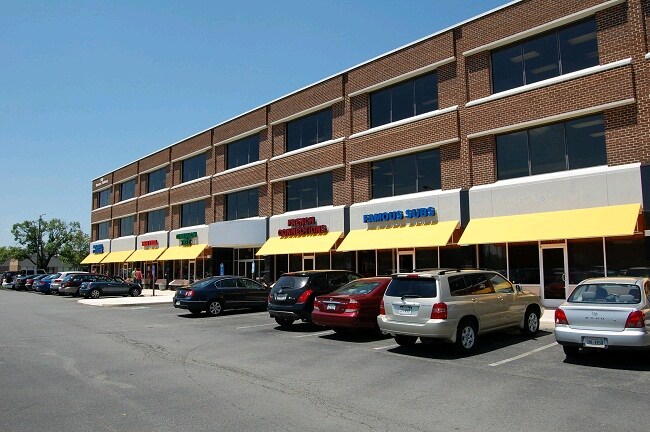 1110-1118 Herndon Pky, Herndon, VA à louer - Photo du bâtiment - Image 1 de 20