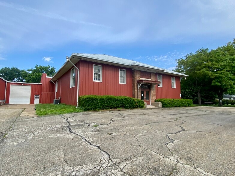 205 S Main St, Seymour, IL à louer - Photo du bâtiment - Image 3 de 14