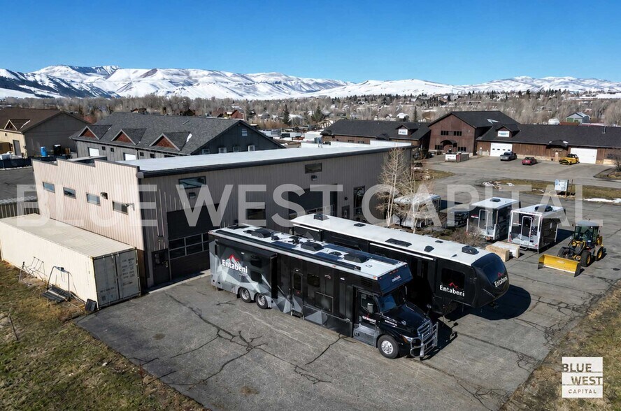 19 Ten Mile Dr, Granby, CO à vendre - Photo du bâtiment - Image 2 de 6