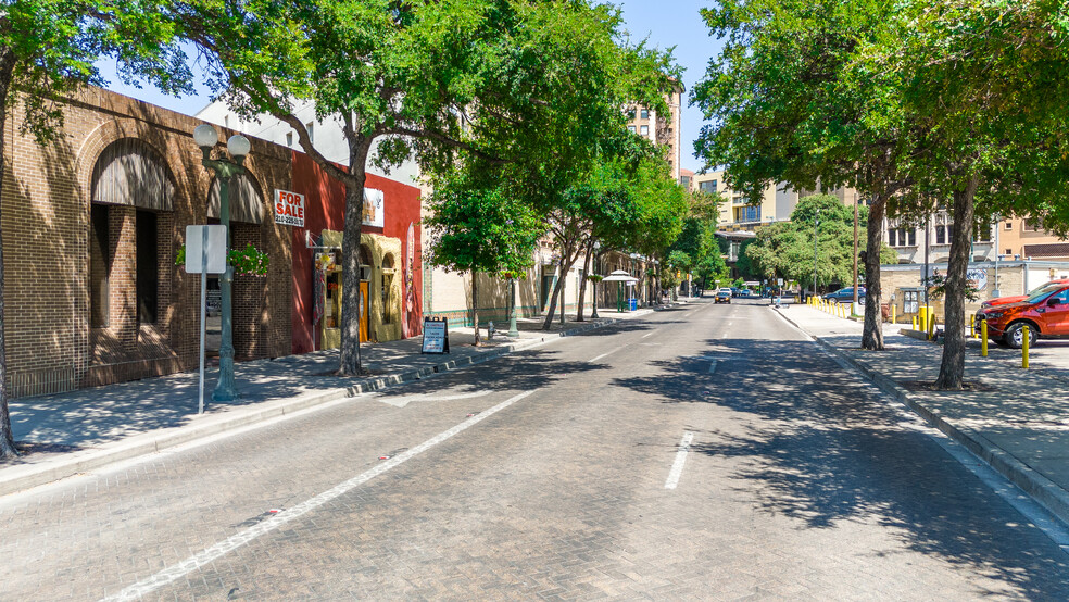 425-427 S Saint Marys St, San Antonio, TX for sale - Building Photo - Image 2 of 39