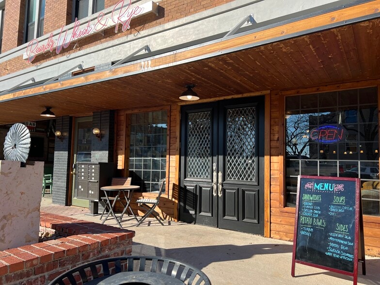 111 & 113 S Lamar Multifamily + Retail portfolio of 2 properties for sale on LoopNet.ca - Building Photo - Image 2 of 10