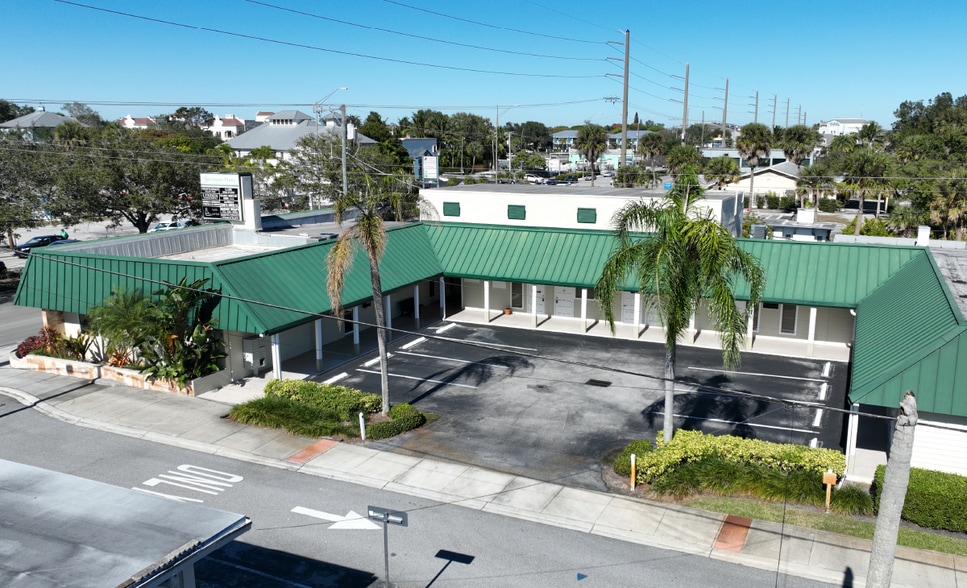 611 SW federal Hwy, Stuart, FL for sale - Building Photo - Image 2 of 8