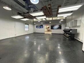 350-370 Lexington Dr, Buffalo Grove, IL for lease Interior Photo- Image 2 of 4