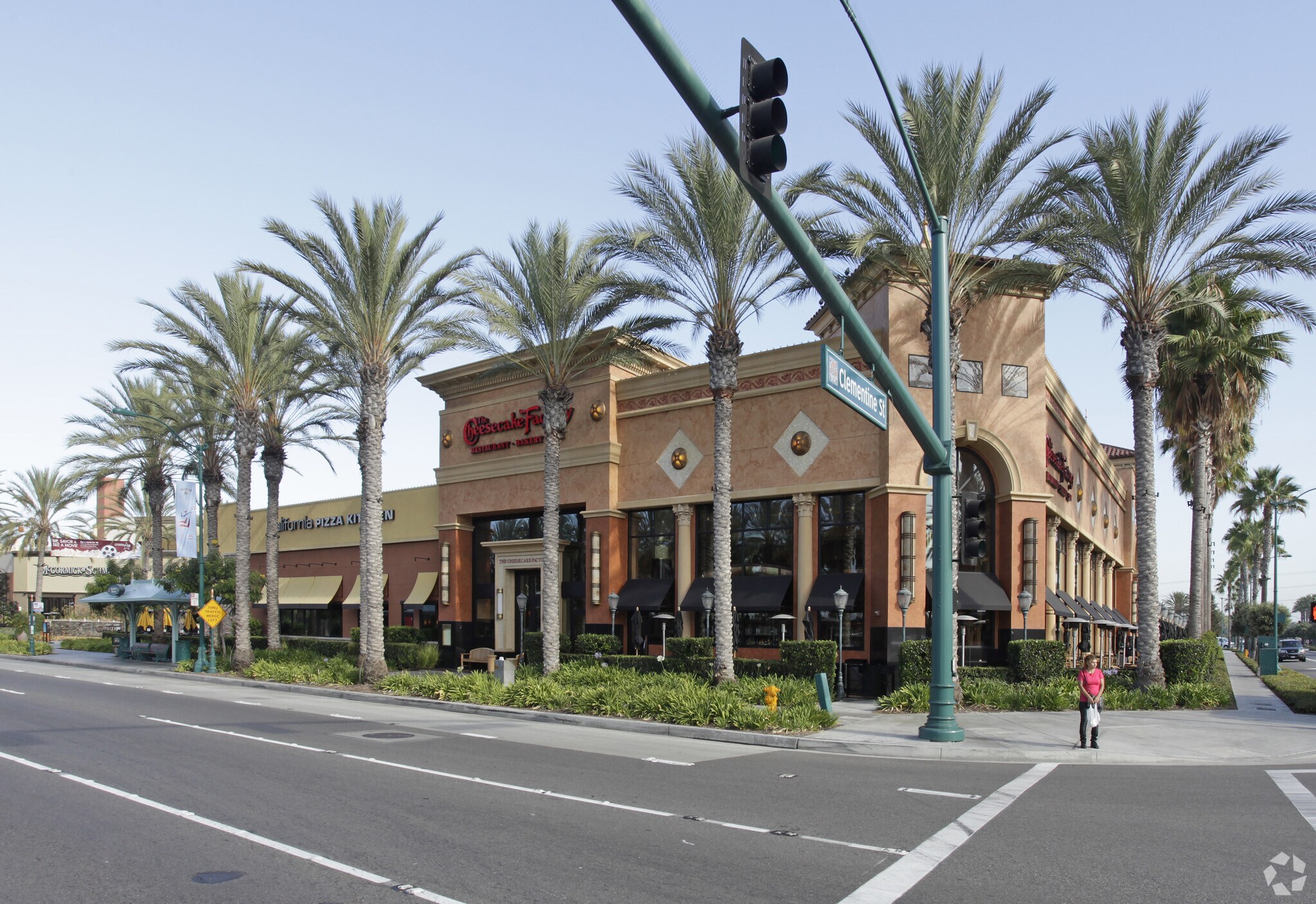 400 W Disney Way, Anaheim, CA à louer Photo du bâtiment- Image 1 de 12