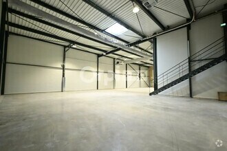Flex in Janneyrias for lease Interior Photo- Image 2 of 7