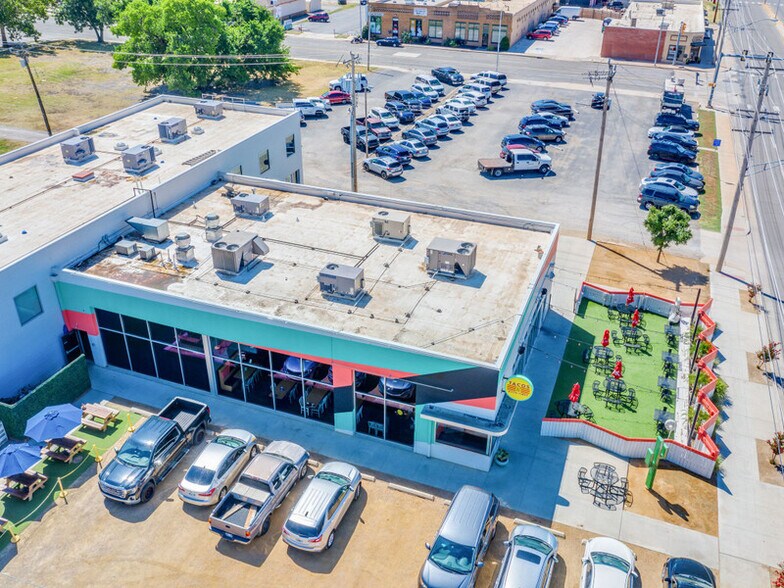 916 NW 6th St, Oklahoma City, OK à vendre - Photo du bâtiment - Image 2 de 36