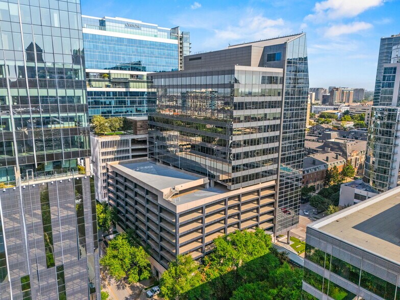 2828 N Harwood St, Dallas, TX à louer - Photo du bâtiment - Image 3 de 4