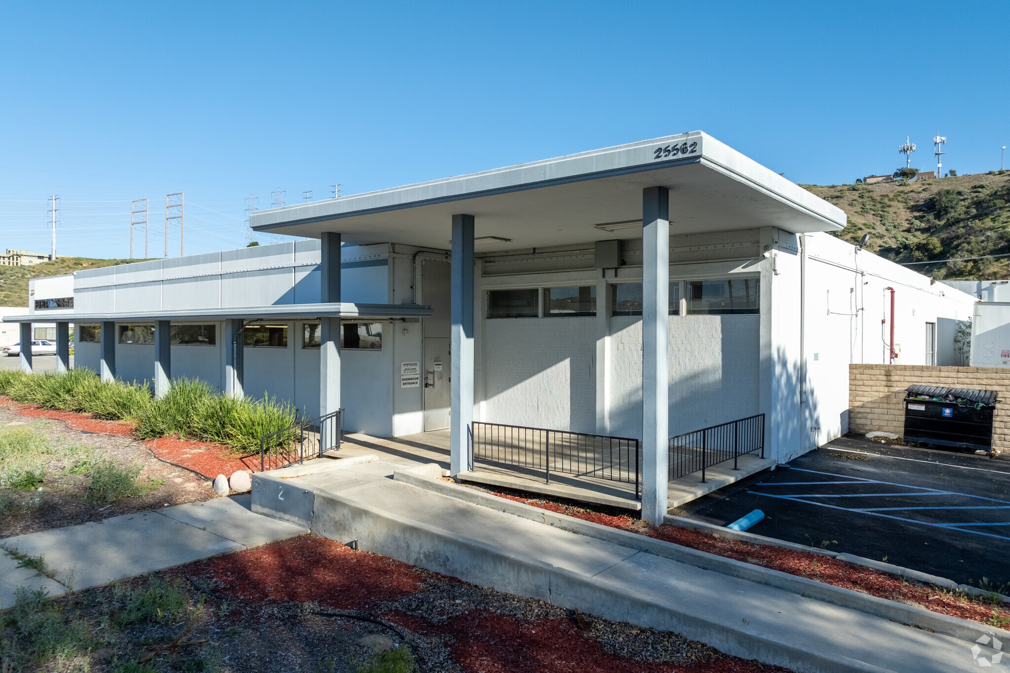 25562 Avenue Stanford, Valencia, CA for lease Primary Photo- Image 1 of 10